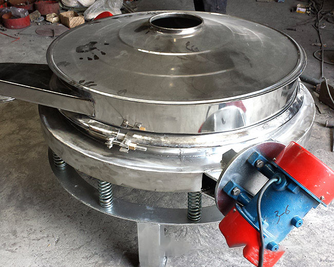 食品振動(dòng)篩設(shè)備選用圓形直排式、三次元式