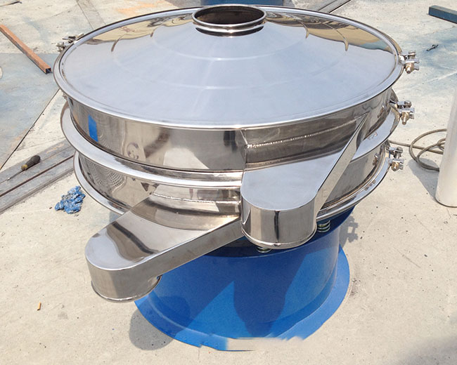 食品振動(dòng)篩設(shè)備選用圓形直排式、三次元式