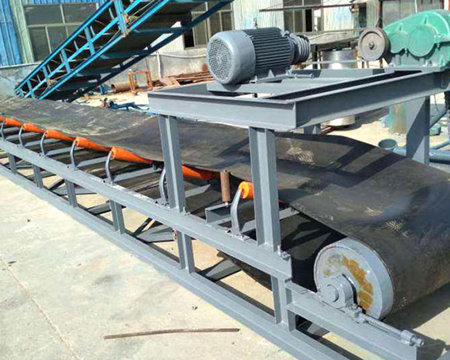 砂石皮帶輸送機(jī)多少錢一下，材質(zhì)一樣嗎？