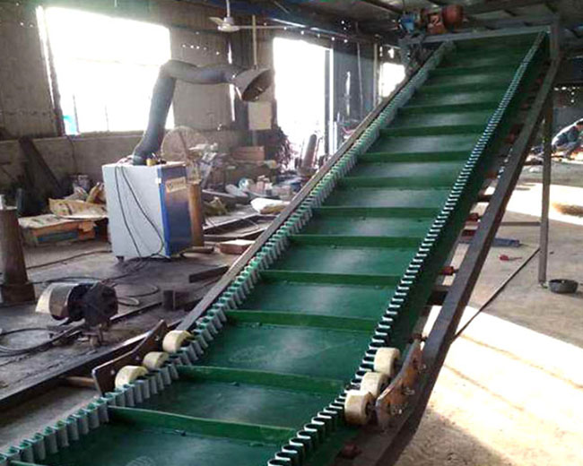 砂石皮帶輸送機(jī)多少錢一下，材質(zhì)一樣嗎？