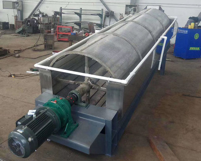 復合肥滾筒篩包含機架，滾筒篩和滾筒