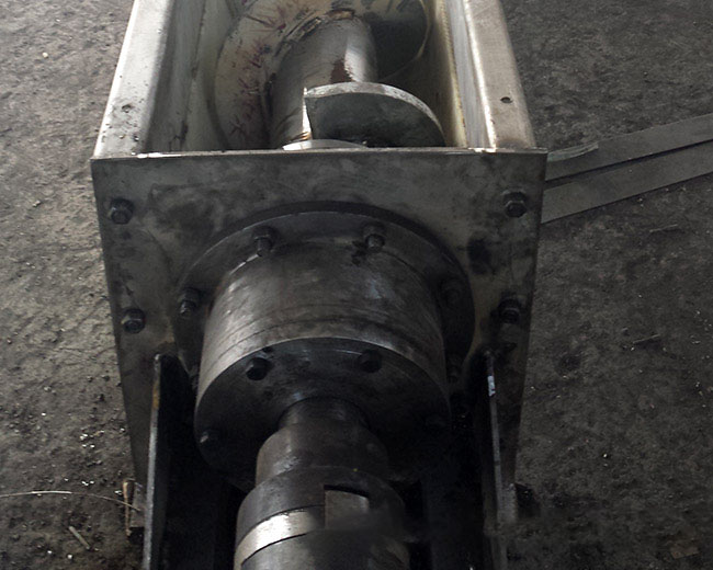 不銹鋼螺旋輸送機葉片撕裂、軸裂縫、軸段斷裂處理