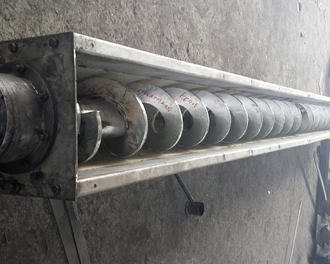 不銹鋼螺旋輸送機葉片撕裂、軸裂縫、軸段斷裂處理