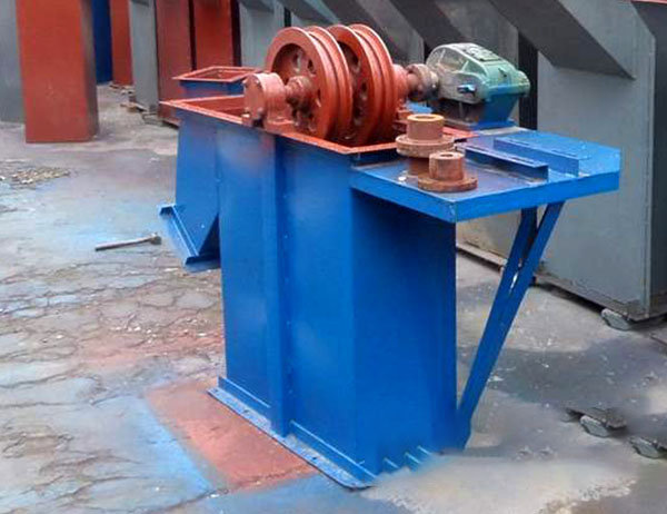 TH250斗式提升機總體結(jié)構(gòu)設計使用說明