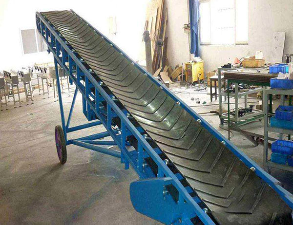 膠帶式輸送機(jī)本身就不耐用，怎么延長其壽命
