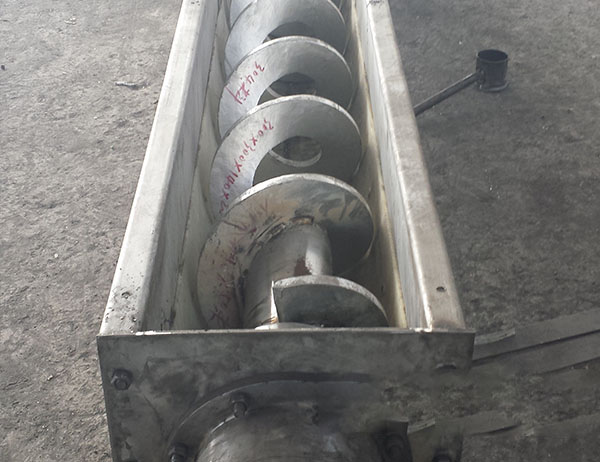 螺旋絞龍適合短距離輸送，及水平輸送較多