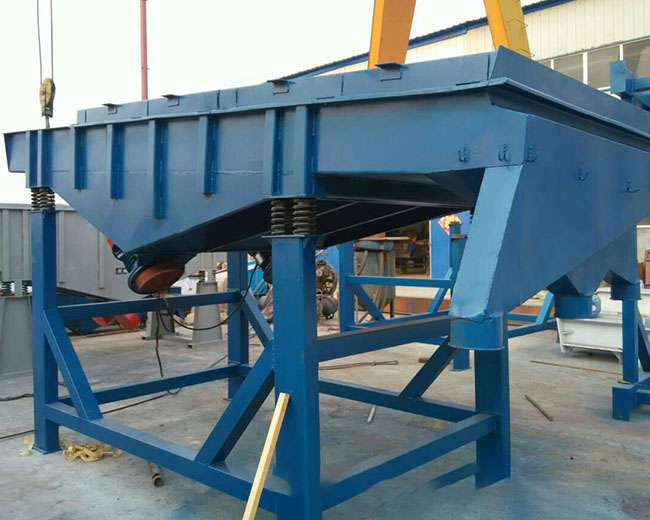 標(biāo)準(zhǔn)振動篩相比簡易振動篩優(yōu)勢