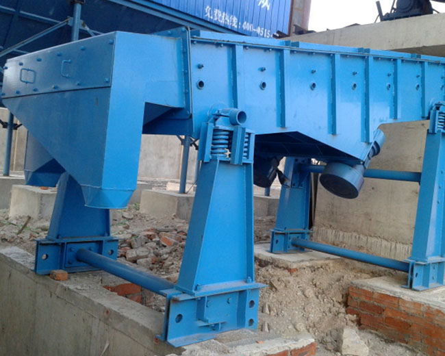 中藥粉振動(dòng)篩粉機(jī)選用哪種形式篩分機(jī)效果好