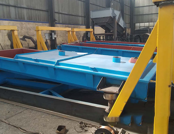 尿素、土壤有機(jī)肥篩分機(jī)使用的是一種篩機(jī)