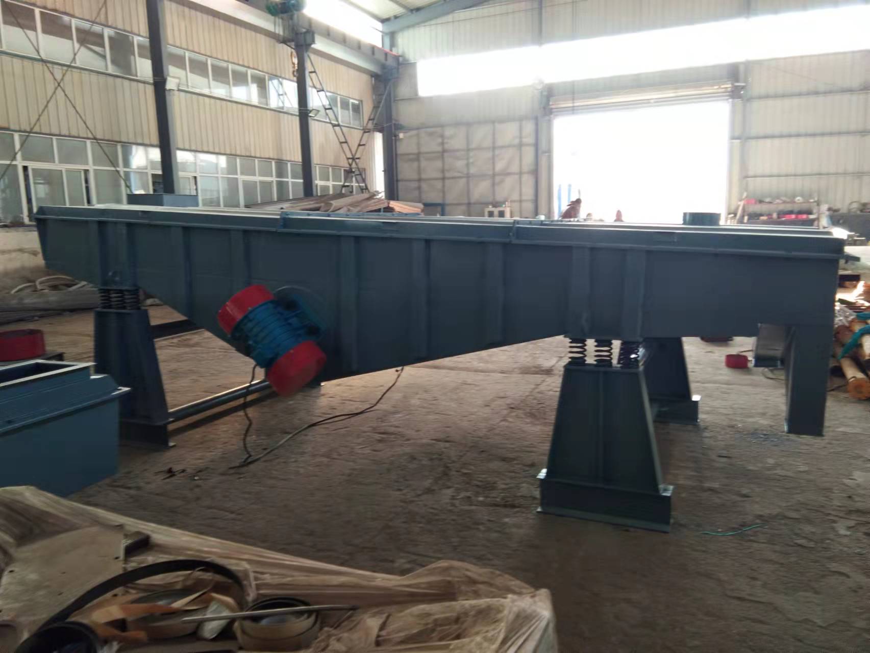 珍珠砂粗細(xì)分級篩選用直線振動篩效果好嗎？