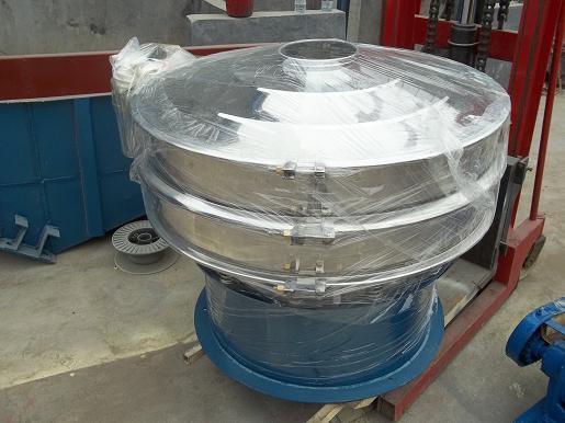 日產(chǎn)10噸陶瓷粉振動篩價格是多少？選哪個型號設備合適？