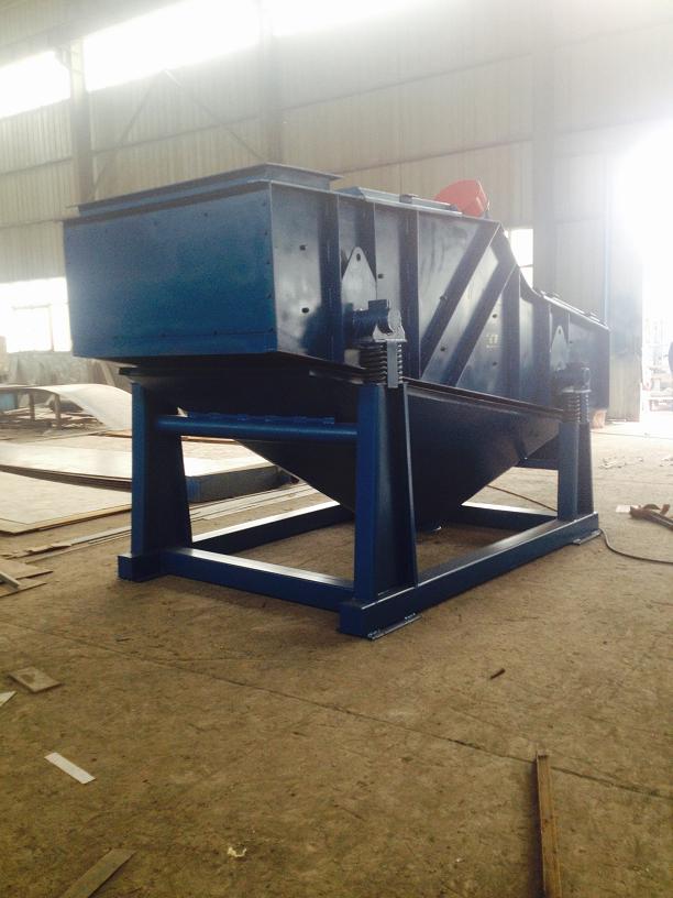 鵝卵石震動篩分設(shè)備選用直線振動篩經(jīng)濟(jì)實(shí)惠價(jià)格便宜