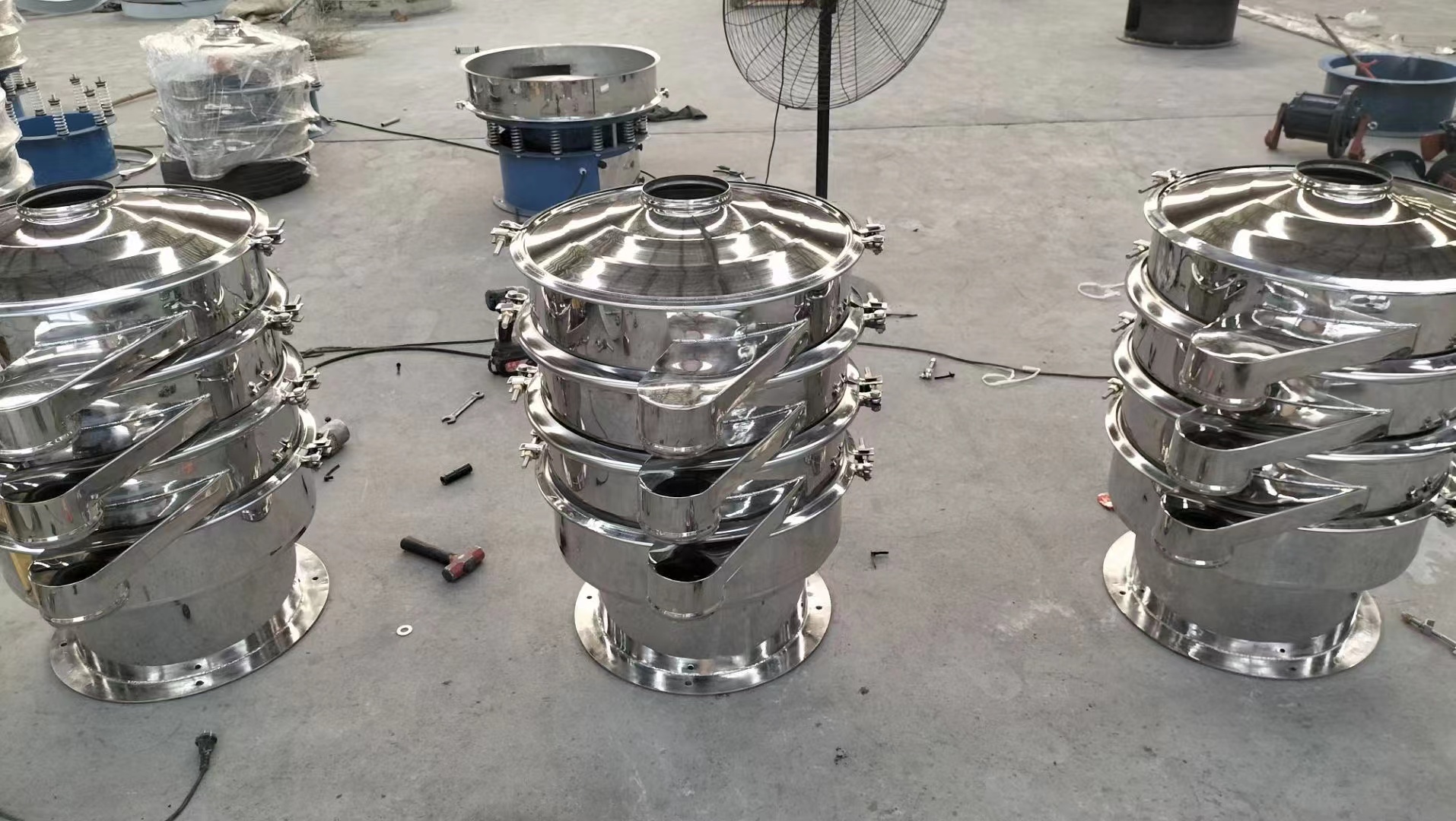 鐵粉精細(xì)分級篩圓形三次元振蕩篩較為合適！