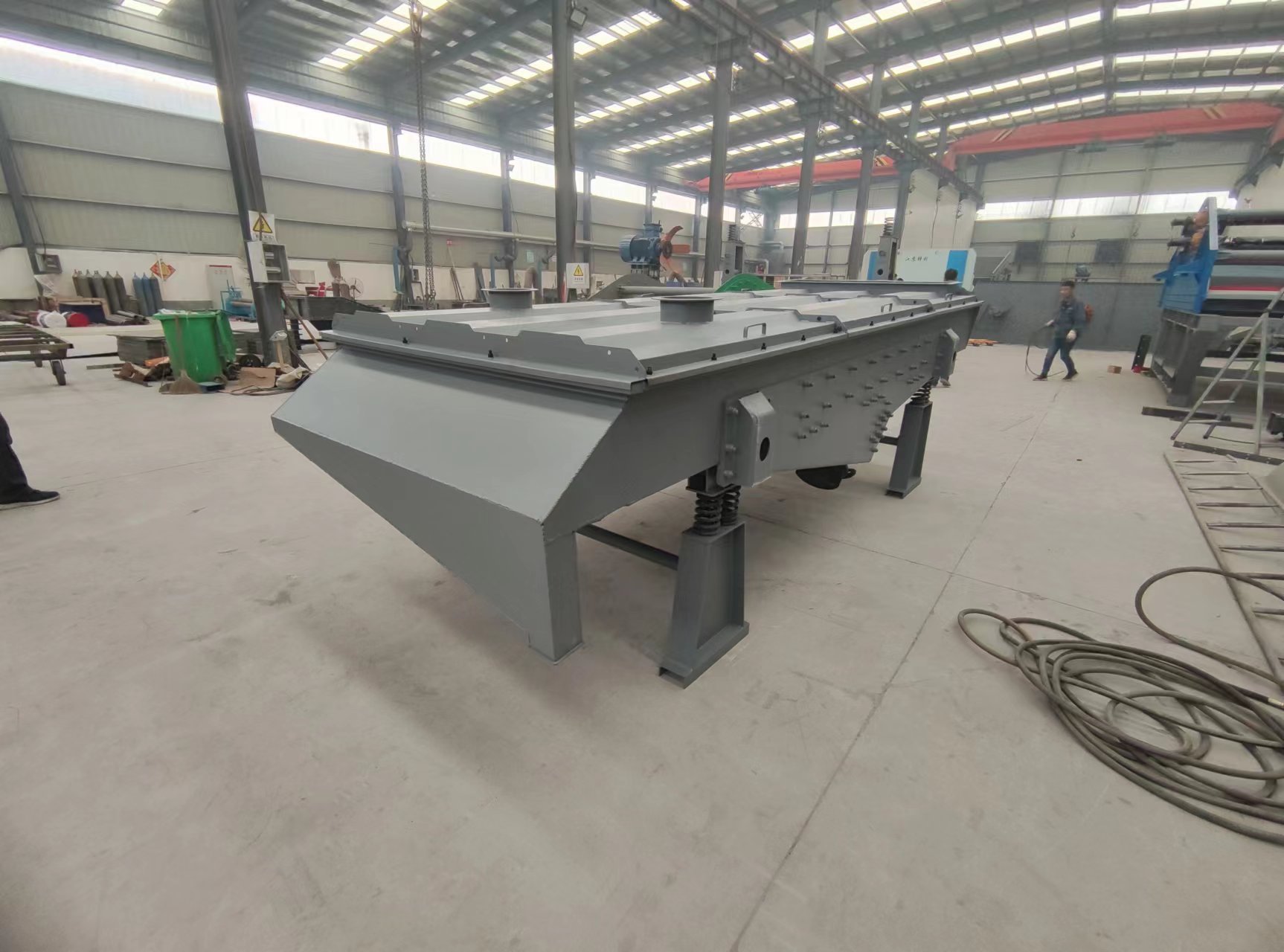 沙子精細(xì)篩選機(jī)選擇直線振動(dòng)篩經(jīng)濟(jì)實(shí)惠